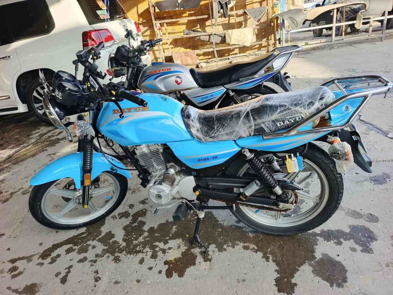 سلام عليكم حبايب دايوان عضم موديل ٢٣
اوراقي اصولي جاهزه وناشفه 
لون الاصلي برتقالي وشاد سيت سمائي اصلي موتجاري 
سعر ١٤٠٠ وبيها مجال 
***********
