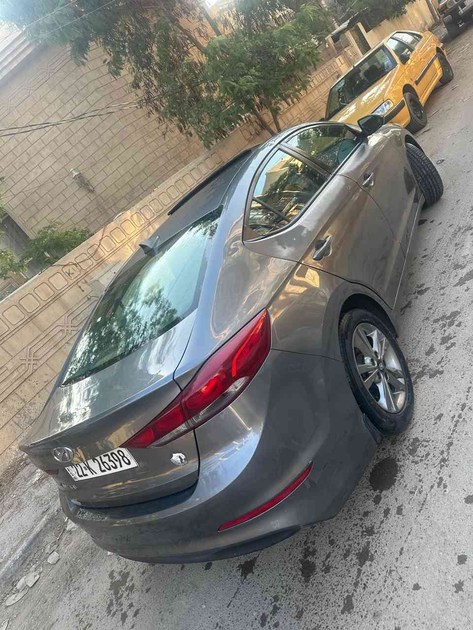 السلام عليكم 
النترا 2018 امريكي
فول مواصفات 
فتحه
بصمه 
محرك 2000 دوش
شاشة 
كامرة دوارة
رادارات جانبية
نظام ترحيب
تحكم ستيرن 
تدفئة كشنات
صندوق ذكي
الحادث باببين 
المكان بغداد 
السعر126$ وبيها مجال
***********
