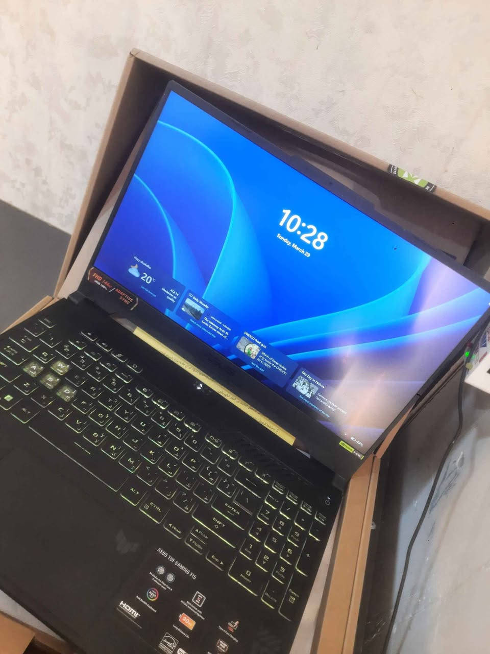 💻 لابتوب كيمنك خارق ASUS TUF F15 للبيع (بكامل ملحقات الشركة والتغليف الأصلي) 💻

​السلام عليكم شباب، عندي لابتوب ASUS TUF Gaming F15 بمواصفات عالية جداً وقوية للألعاب الثقيلة وبرامج التصميم والمونتاج والهندسة.
​الجهاز أخو الجديد وبحالة الوكالة تماماً،
 استخدامي إله جان محدود وخفيف جداً (فقط لبرامج الوورد وتصفح ملفات الـ PDF)، 
الجهاز داخلياً وخارجياً بحالة الزيرو، ما مجهد، ما مفتوح، وما نازل بيه أي لعبة ثقيله

​📦 ملاحظة مميزة: الجهاز يجي مع الكرتونة الأصلية، الاستكرات (الملصقات)، وحرفياً كل شيء وياها حتى تغليف الشركة الأصلي، يعني كأنما كاعد تفتح كارتونة جهاز جديد من المحل!

​🔍 المواصفات الفنية (Specifications):
​الموديل: ASUS TUF Gaming F15 (FX507VV)

​المعالج (CPU): Intel® Core™ i7-13620H (جيل 13 قوي وسريع جداً)

​كرت الشاشة (GPU): NVIDIA® GeForce RTX™ 4060 (8GB) بكامل قوته 140W 
مع ميزة MUX Switch.

​الذاكرة العشوائية (RAM): 16GB DDR5 
(سرعة 4800MHz).

​الهارد (Storage): 512GB SSD NVMe Gen4x4 فائق السرعة.

​الشاشة: قياس 15.6 إنش بدقة FHD بتردد 144Hz بألوان حقيقية 100% sRGB.

​الكيبورد: إضاءة RGB مميزة وتكدر تتحكم بألوانها وحركتها.

​اللون: رمادي مميز (Mecha Gray).

​النظام: ويندوز 11  أصلي مفعّل وجاهز للاستخدام.

​⚡ تفاصيل الشحن والملحقات:
​الشاحن الأصلي العملاق بقدرة 240 واط 
(يوفر استقرار كامل للأداء).

​الجهاز يدعم ميزة الشحن عن طريق منفذ
 USB Type-C 
(بشاحن خارجي فوق الـ 100 واط)
 ميزة خرافية للسفر والطلع الخفيفة.

​الكارتونة بكامل ملحقاتها وتغليفها ونظافة الجهاز 100% بدون أي عيوب .

​💰 
​السعر: 1,350,000 دينار عراقي (قابل للتفاوض البسيط للشراي ).
​📍 الموقع: الديوانية يوجد توصيل باقي المحافضات
📞 للتواصل: المراسلة على الخاص، أو الواتساب على الرقم: [ *********** ] الرمادي, الأنبار
