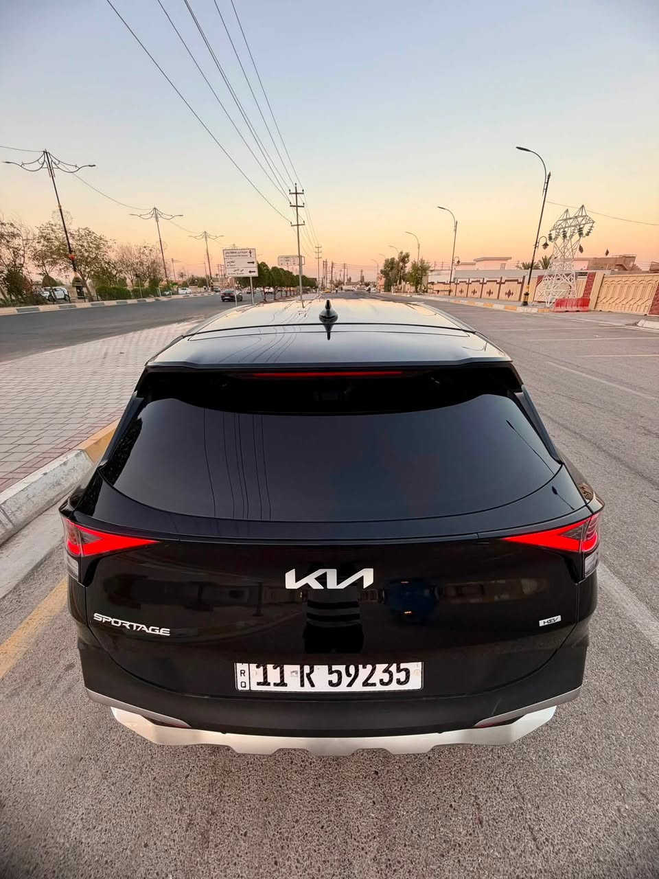 سلام عليكم اخوتي ورحمه والله وبركاته

🚗 للبيع | Kia Sportage 2024

رقم بغداد - باسم المالك - تحويل مباشر.

مواصفات السيارة:

 ● ✅ موديل 2024

 ●✅ محرك 1.6 لتر تيربو هايبرد اقتصادي

 ● ✅ ناقل حركة أوتوماتيك

 ● ✅ نظام دفع رباعي (AWD)

 ● ✅ شاشة لمس

 ● ✅ Apple CarPlay وAndroid Auto

 ● ✅ كاميرا خلفية

 ● ✅ مثبت سرعة

 ● ✅ رادارات أمامية وخلفية

 ● ✅ نظام المحافظة على المسار مع مساعد القيادة

 ● ✅ مقود متعدد الوظائف مع شفتات رياضية

 ● ✅ تبريد أمامي وخلفي، مع تدفئة للمقاعد

 ● ✅ فرامل إلكترونية (بصمة) مع Auto Hold ونظام المساعدة على المنحدرات

 ● ✅ ثلاث وضعيات للقيادة

 ● ✅ أنظمة أمان متقدمة

 ● ✅ 5 مقاعد

 ● ✅ اقتصادية جداً في استهلاك الوقود، مناسبة للاستخدام اليومي والسفر.

حالة السيارة:

السيارة بحالة ممتازة وجاهزة لأي فحص، والفحص خير دليل. كما تم استبدال طقم الإطارات وزيت المحرك قبل يومين.

ملاحظة مهمة:

السيارة وارد أمريكي تم تبديل جاملغ + البنيد بقطع أصلية وبنفس لون السيارة. لا توجد أي أعمال صبغ أو إصلاحات داخلية، ومن باب الشفافية تم إرفاق رقم الشاصي ليتمكن أي شخص من مراجعة تاريخ السيارة بنفسه.

رقم الشاصي (VIN): KNDPUCDG9R7152584

💵 السعر: 17,000 دولار (قابل للتفاوض)

📞 للاستفسار: ***********

البيع للمشتري الجاد فقط.

