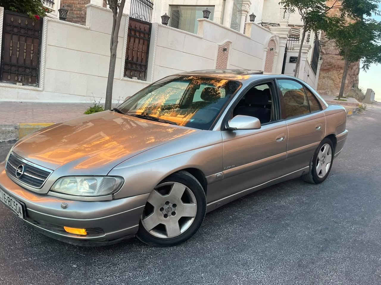 اوبل أوميغا موديل 2002 
ايلاجنس اعلى صنف 
الرقم 0791968569
السعر 2400 
أوتوماتيك 
ماتور 2200 ( قوي وقتصادي )
فتحة سقف 
فحص 
ضربة راس                ضربة راس 
قصعة                       قصعة
بدون ملاحظات 📝 
ماتور وقير نخب 
مرخصة طويل 
دهان ممتاز 
مكيف ثلاجة 
غرفة الشركة 
جنط الأصلي 
4 فردات كوشوك نظيفة 
مواصفات الكثير الكثير 
الموقع عمان


**إذا كنت صاحب هذا الإعلان وتريد حذفه لأي سبب، رجاءا أرسل رسالة إلى الدعم الفني**