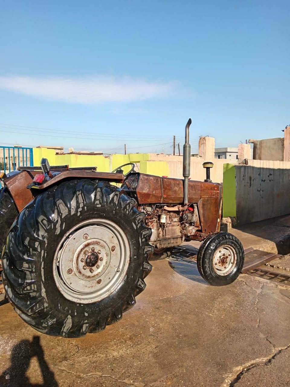 السلام عليكم مكينه انكليزي حجم 275 موديل 1980 رقم سنويه جديد باسمي طخم تاير شرط الشغل موجود موصل سهل نينوى السعر 11مليون
(***********)
