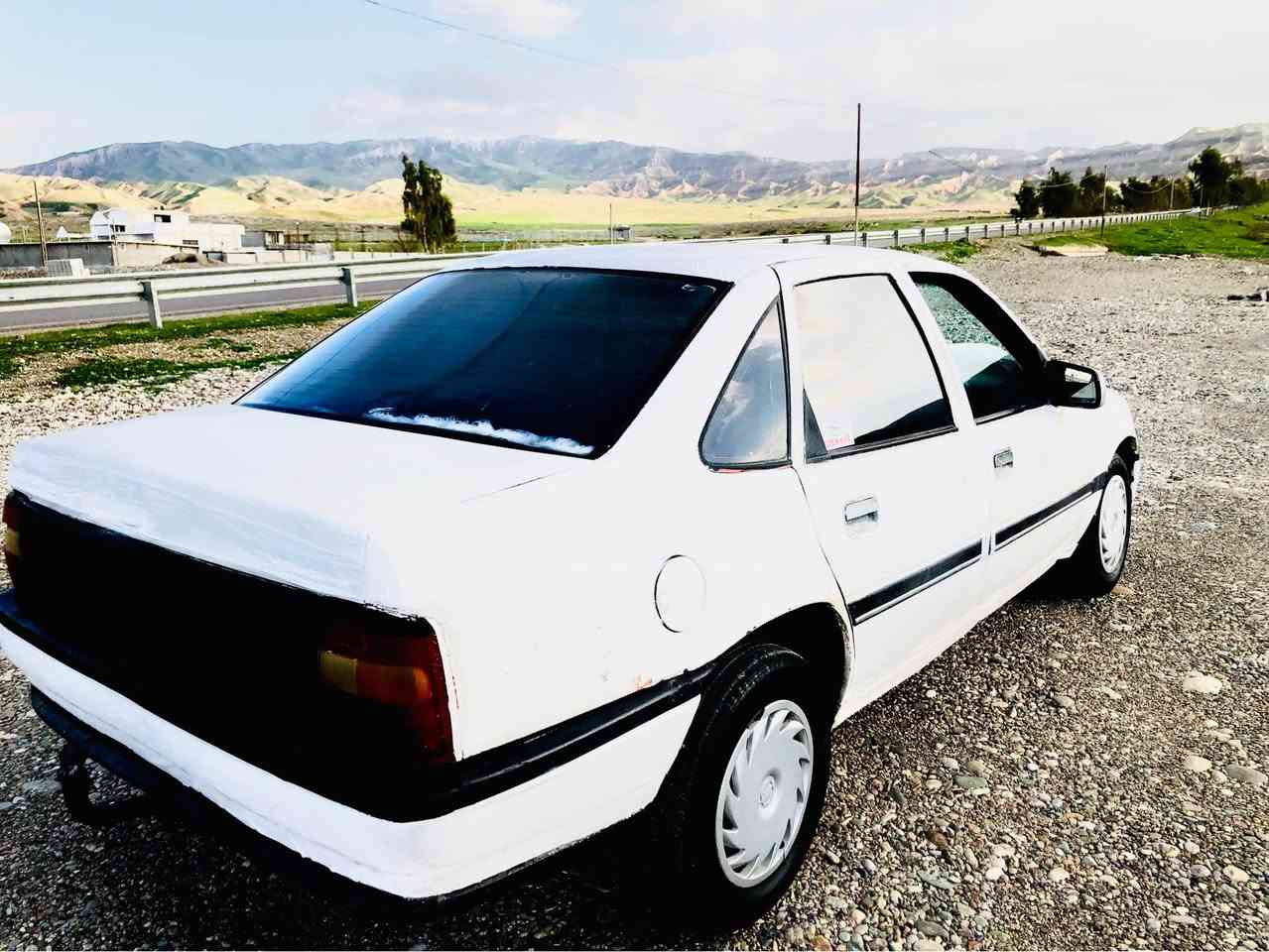 ئۆپڵ ڤیکترا مۆدێل 1992
سەیارەکە علوجە..کەفالەتی مەدەنی بەشەرت
دەعمو لێدراو بڕاوەی بەشەرت
گێڕو مەکینە بەشەرت مەکینە16قایش پانە
سەیارەکە زۆر توندو تۆڵو مەزبوتە
کارەبایات و گەرمی  بەشەرت
تەقەوڕەقەی بەشەرت ..
چرکەو سەد دۆلار 
سعری 12 گڵا
ژ.م*********** كويسينجاك, أربيل
