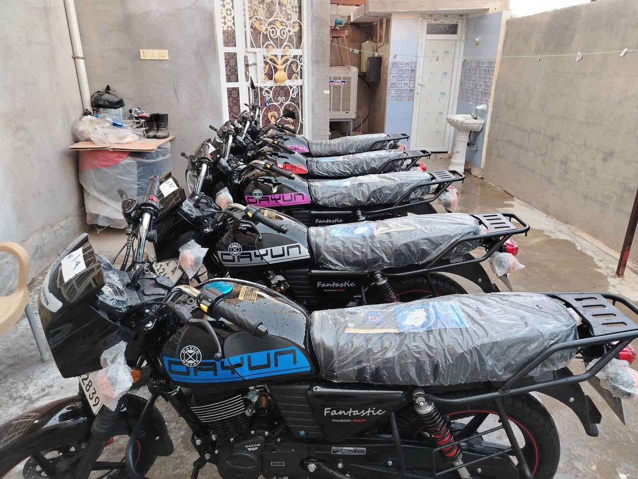 اخوان من معرض ايمن الزركوشي انسب السعار 💣 الدايوان 26 متوفر كل الوان جبلي سعر 1500 فقط متوفر كلاسك بكل الوانه سعرل كلاسك ال 26 فقط 1550 متوفر توصيل كافت المحافظات مكاني ديالى مقداديه *********** 💯🦅 خوكم وخادمكم ايمن زركوشي...
