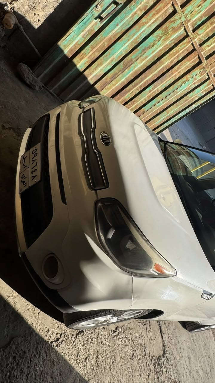 سلام عليكم صول للبيع2018ابيض رقم أربيل سنويه ساقطه تريد تحويل تريد وكاله بأسم الشركة بعدها مكينه 2000GDiوكير خير من الله  هم ترايك وين ميعجبك بيه ضربتها جاملغ ايسر  خلفي وامامي وبنيد 
 ابيعلك صبغ عام حداديه جديده وباتري وتخم تاير ربع مذب عليها بس دهن وبانزين قبل فترا بولشتها تحكمات ستيرن تدفئه تبريد ثلج حماوه ثابته جوه النص 
السعر 105وبيها مجال بسيط 
الأستفسار ***********
