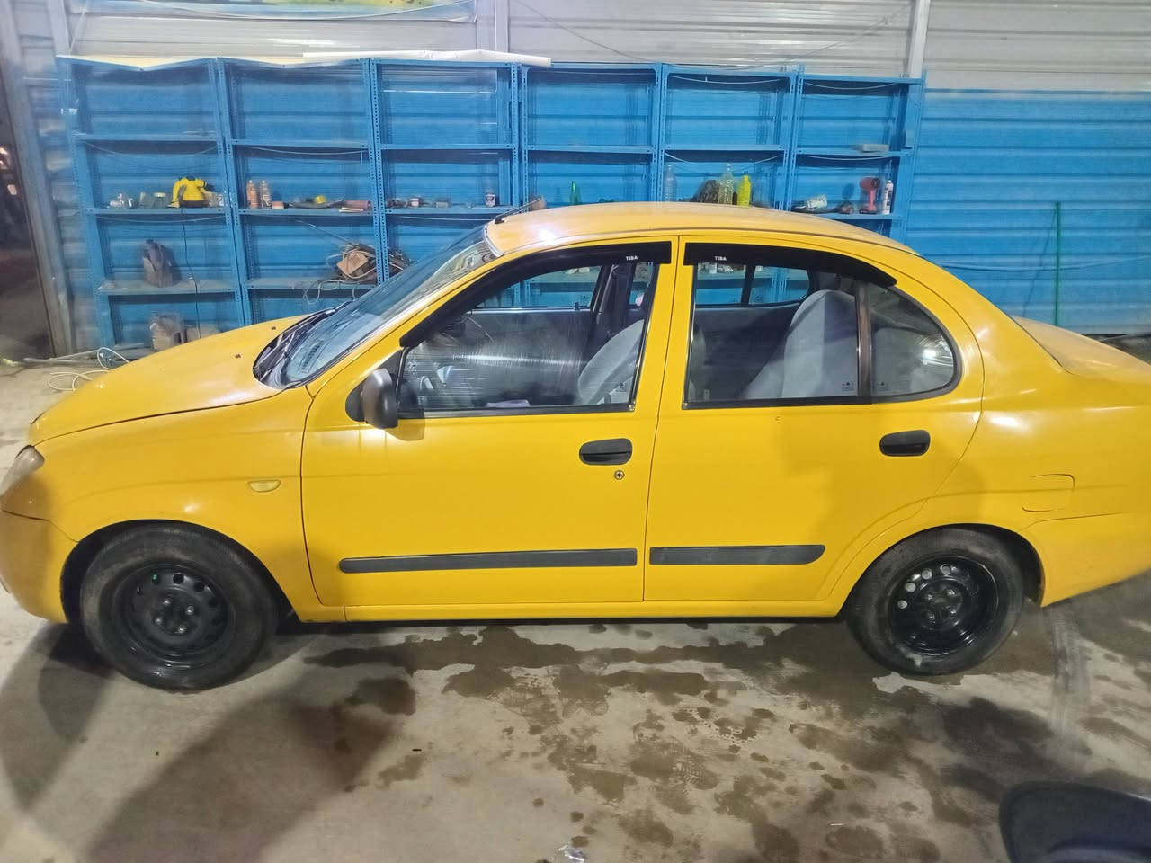 السلام عليكم عندي سياره طيبه للبيع موديل ٢٠١٥ السيارة خير من الله كير ومكينه جديد صدر جديد تبريد تدفئة جديد رقم  انكليزي بسمي هيه مصفرة راديتر جديد حموه صفر دوشمه جديد شاشه جديد كامره تخم تاير جديد رايده ٣٦ وبيه مجال قليل مكاني بغداد الدوره الرقم ***********
