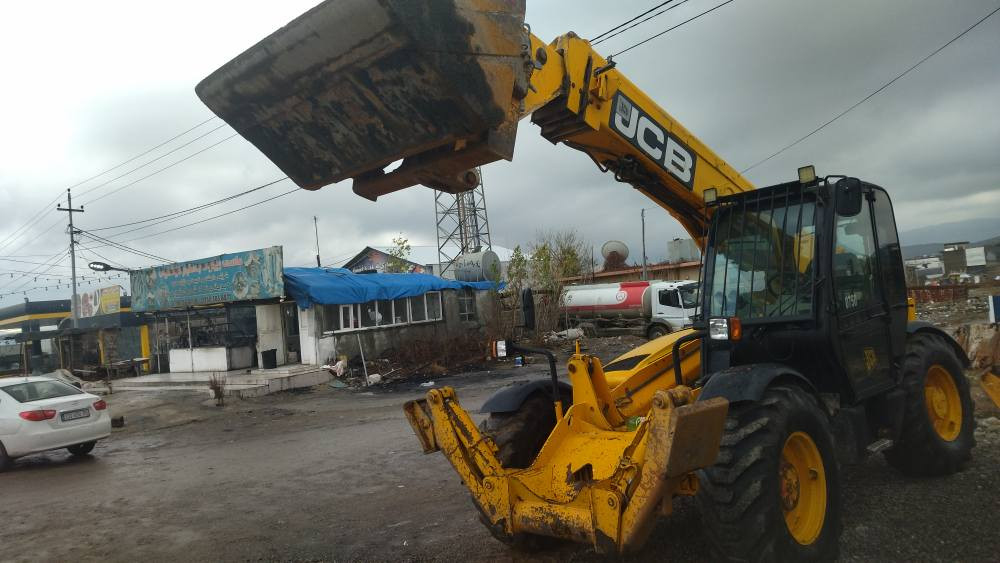 ئەم شۆفڵە jcb  بۆفرۆشتن مۆدیل 2000 لەناو ئیشە ڕەقەم هەولێر
نرخی 150 گەڵا و مەجال
***********
