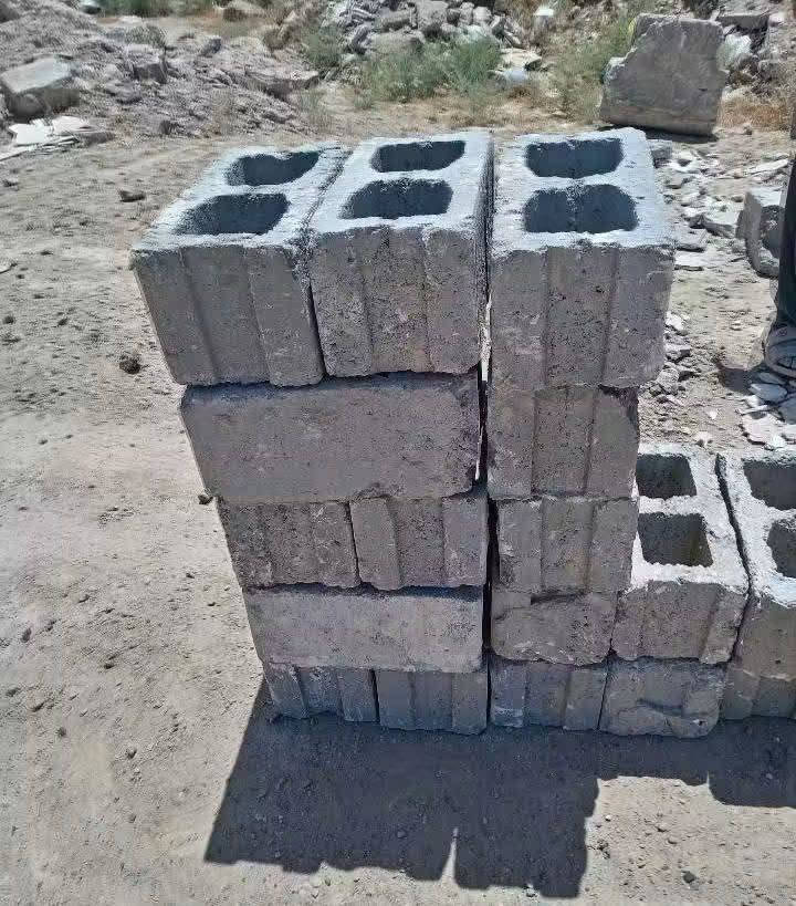 ***********
يوجد كل مواد التبليش للبيع طابوق وبلوك التواصل على الرقم بس
