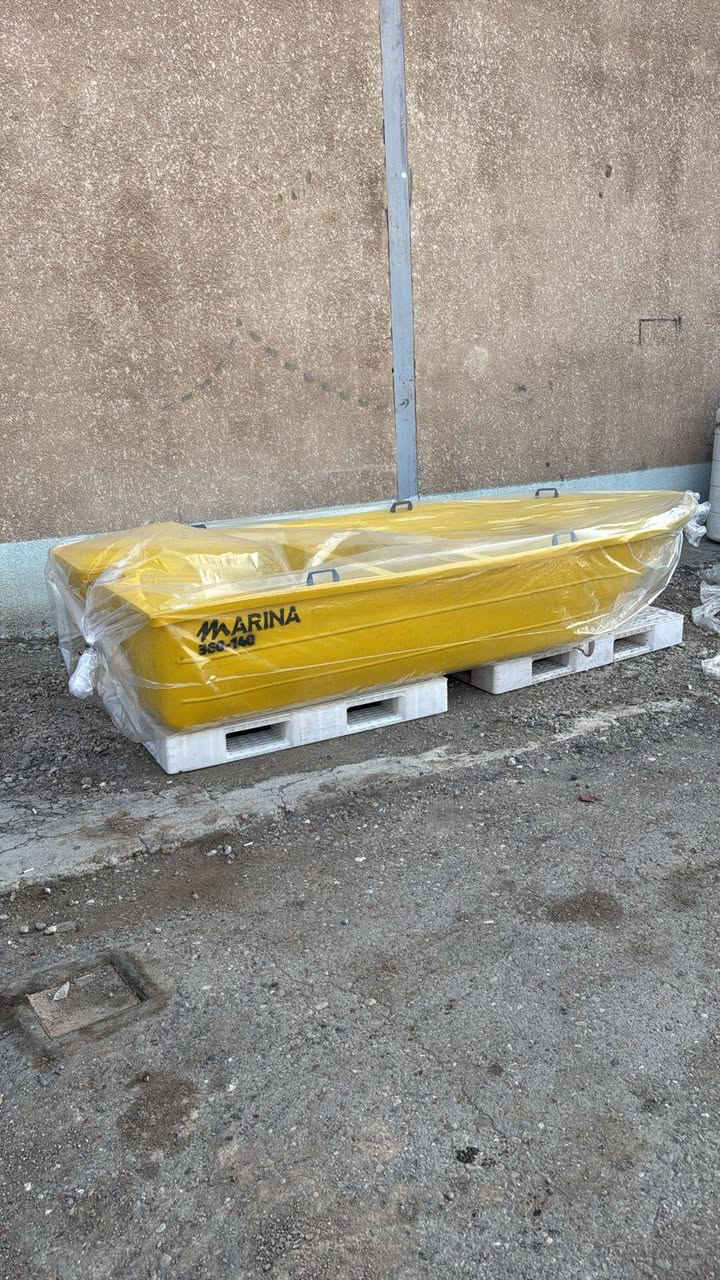 سلام عليكم زوارق قلاب بلاستك اوربي عملي وقوي للصيد وسهله بل نقل  الطول ٣٥٧ سم
عرض ١٤٠ سم
ارتفاع ٥٠ سم يحمل 3 أشخاص مع ثلاجات كما موضح بل صوره  ولون الزورق حسب الطلب القطعه 1600٫000مليون للمفرد وجمله للحجز ولاستفسار اتواصل على رقم ***********
