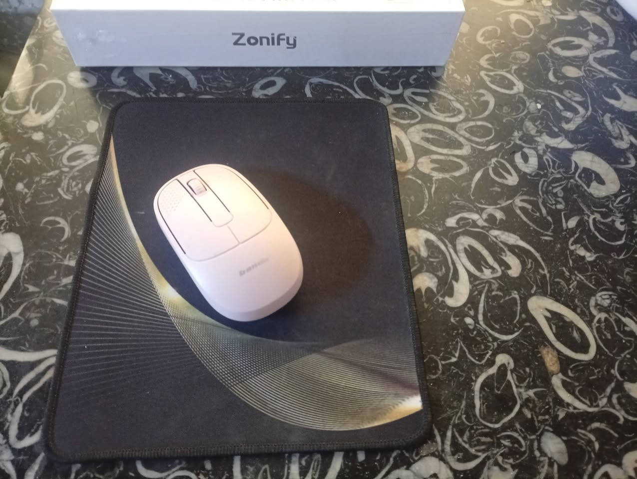 العنوان: تابلت لابتوب متكامل Zonify (جديد بالكرتون) مع كامل الملحقات والعديد من الهدايا! 💻🔥
العنوان: تابلت لابتوب متكامل Zonify (جديد بالكرتون) مع كامل الملحقات والعديد من الهدايا! 💻🔥

السلام عليكم، متوفر تابلت Zonify Air Pad 40 PRO MAX جديد تماماً بالنايلون وغير مستخدم نهائياً. الجهاز يجي مع باكيج مكتبي كامل يتحول إلى لابتوب مصغر، ممتاز جداً للدراسة، تصفح المحاضرات، ومشاهدة اليوتيوب والمسلسلات.

📌 المواصفات (حسب المكتوب على العلبة):

الشاشة: عملاقة 10.1 بوصة FHD دقة ممتازة ومريحة للعين.

الذاكرة: مساحة تخزين 1TB مع رام 16GB.

النظام: أندرويد 15 ويدعم شريحتين إتصال (Dual SIM) مع شبكات 5G والواي فاي.

🎁 الملحقات والهدايا داخل العلبة + إضافات من عندي:

كيبورد (لوحة مفاتيح) متكاملة.

ماوس لاسلكي + باد ماوس (Mouse Pad).

سماعة بلوتوث لاسلكية.

حافظة حماية ذكية (كفر ستاند).

قلم لمس سلس +  حماية للشاشة.

شاحن سريع ومحول OTG.

محول يدعم فلاش يو اس بي

ساعه يد ذكيه سوداء

💰 السعر: 130 ألف دينار 

📍 المكان: بغداد.

للتواصل والشراء يرجى المراسلة على الخاص أو ترك تعليق.

الرقم واتس ***********
