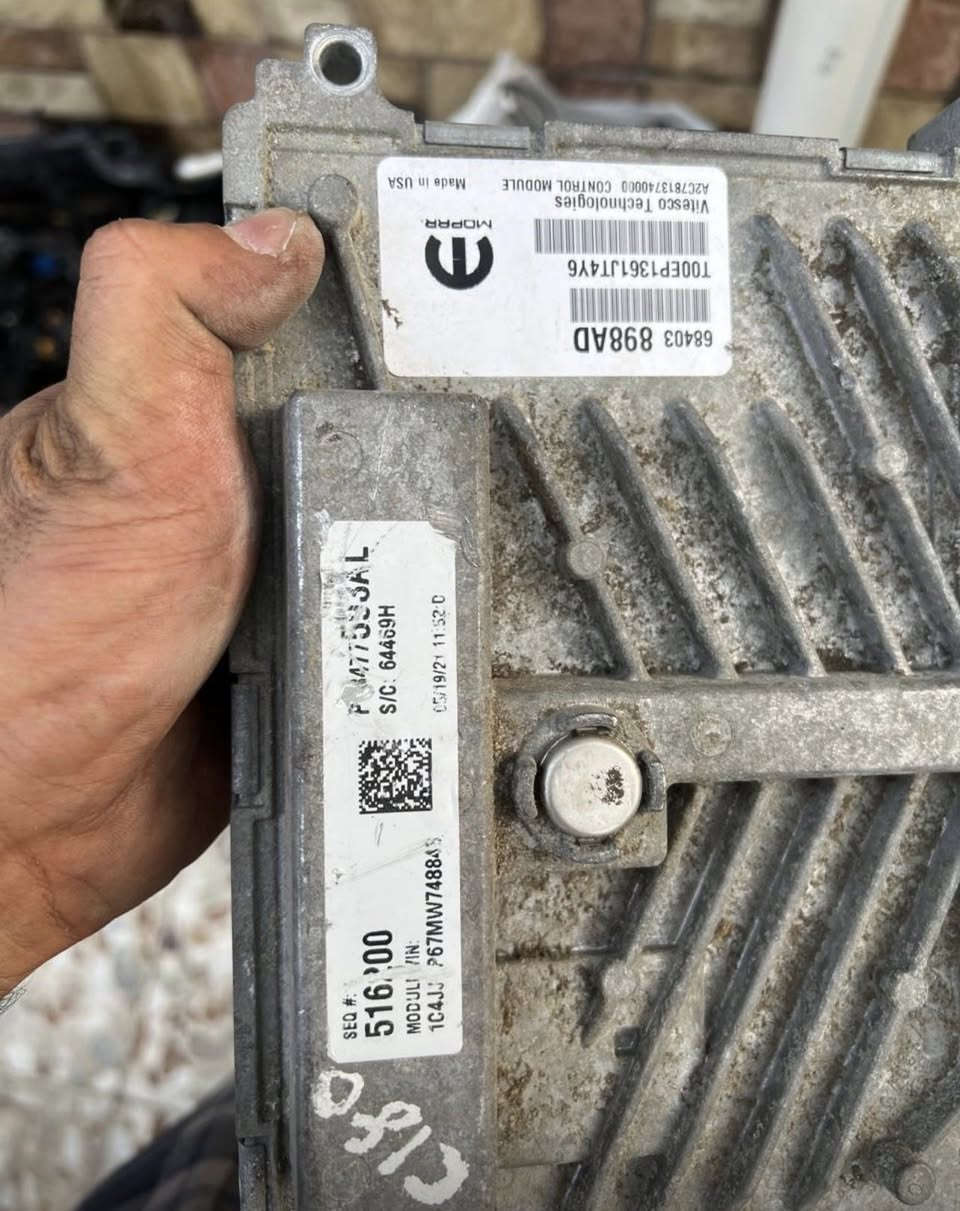 للبيع قطع غيار جيب رانجلر هايبرد 2023 
افنتر مع عقل محرك مع ظفيرة 
للاستفسار***********
