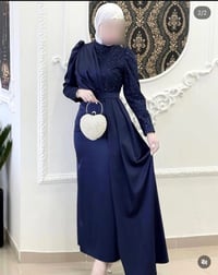 للبيع • ملابس