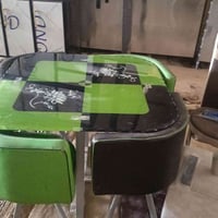 ميز • ٤ كراسي