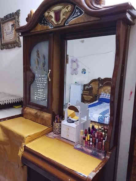 غرفة نوم للبيع مستعملة خمس قطع ماليزي بيها اضرار بسيطة سعر ٢٥٠ قفل مكاني بغداد حي النصر *********** Colombo
