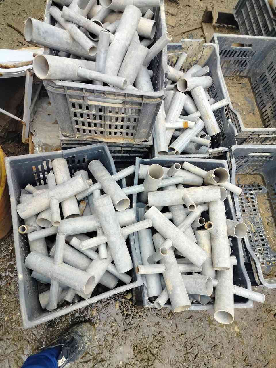 موجود 4بيوت بلاسيتكيه نوع لبناني  و اردني فقط هيكل بدون نايلون  عدد20الاقواس العرض 9متر العنوان موصل قرية يارمجه  ***********
***********
