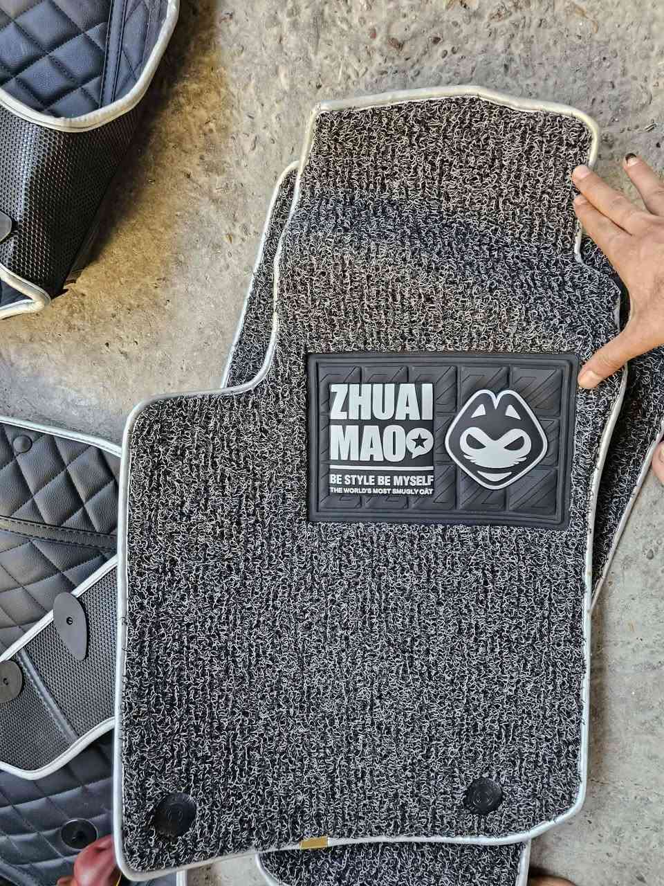 السلام عليكم
عدي هيج ارضيات 
طلعتلي بل بالة جديدة 
ماعرف ياسيارة تصير الهن بس كلولي هذن  جوكر  يرهمن لكل السيارات 
عندي منهم كم قطعة  اريد ابيعهم 
اعلى سعر ابيع لان ماعرف اسعارهن
مكاني بغداد الشعلة 
***********
