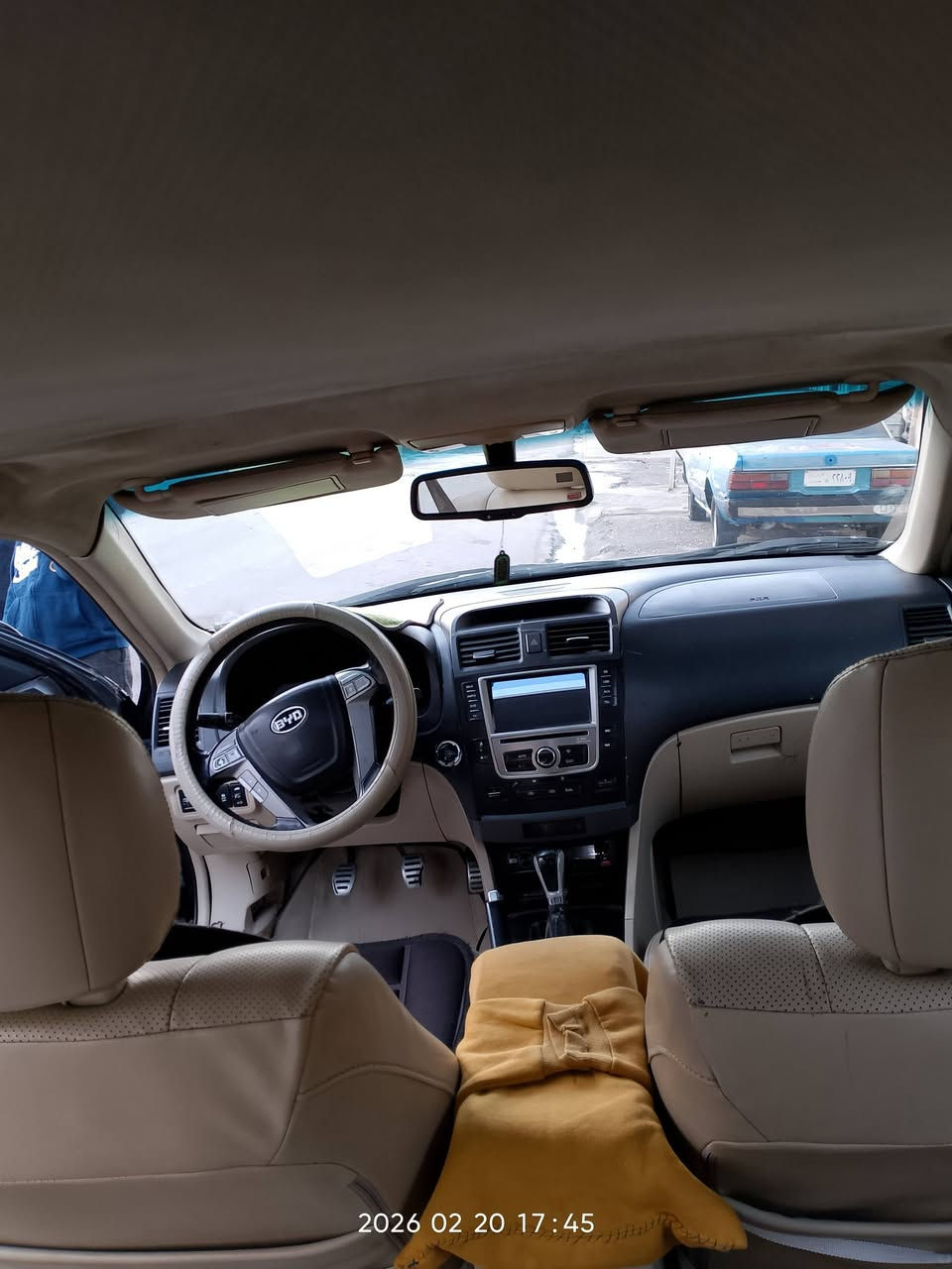 السلام عليكم سياره للبيع بي واي دي موديل 2014 F7 فول مواصفات بصمه كير عادي رقم اربيل بس عليها غرامات 7اوراق تنزل من السعر اريدها 57 وبيها مجال للطيبين مكان موصل جانب الايسر الرقم ***********
