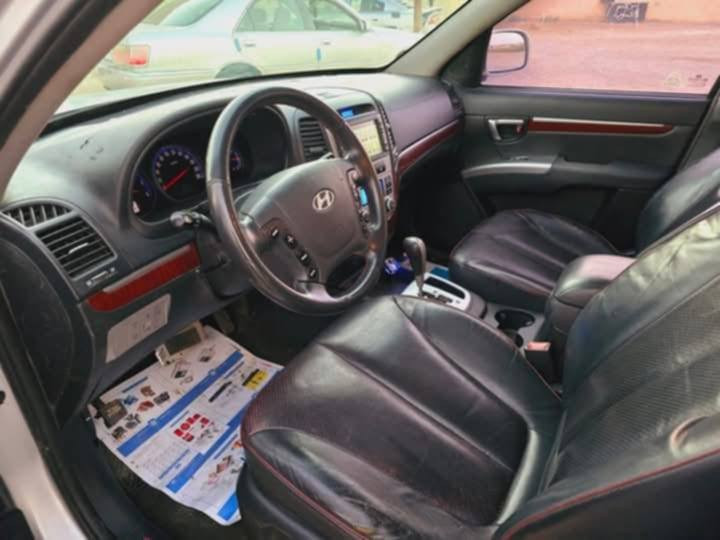 سلام عليكم  
سيار سنتافيه البيع موديل 2012
تبريد تدفه شغاله 
مكينه كاز جديده
مكفوله من الضربه 
سياره جديده 
سعر 50 بيهه مجال 
مكاني شطره 
***********
