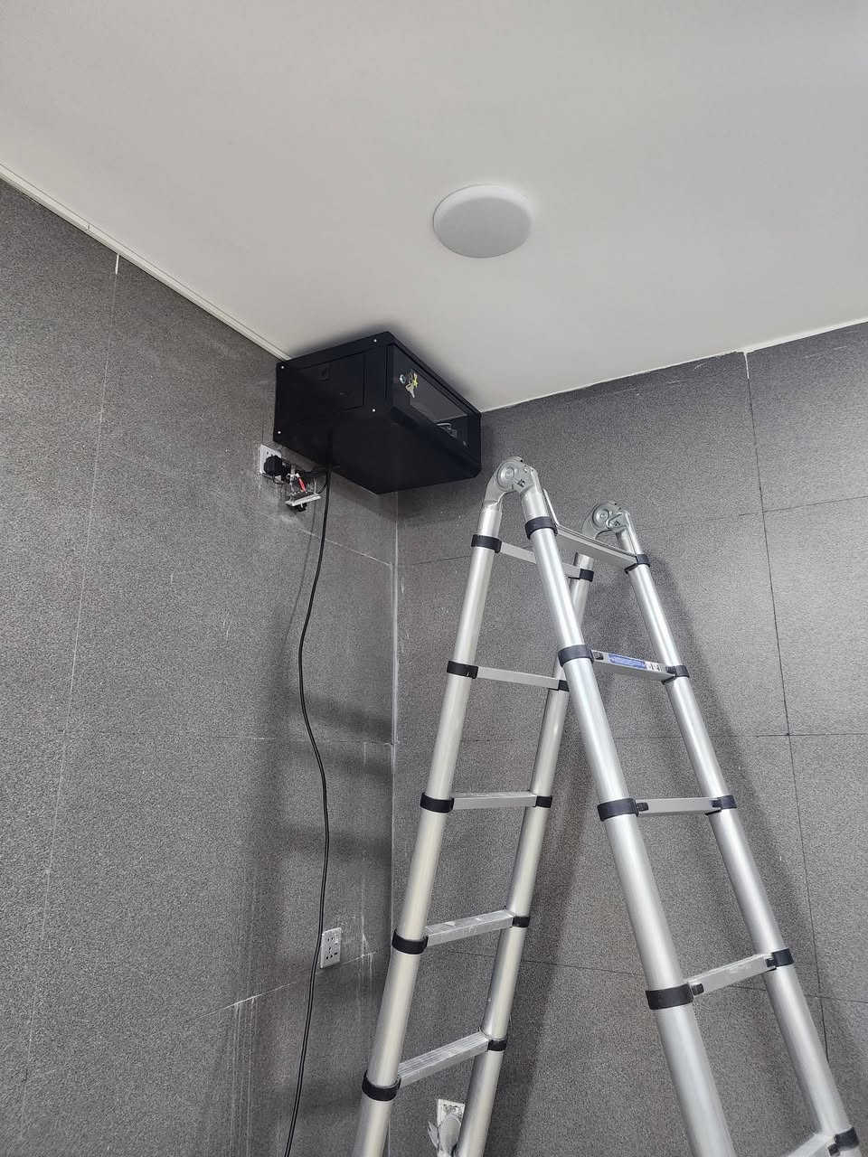 تم تنصيب ٧ كامرات دهوى نضام  ip 
دقة 4mp 
ليلي نهاري ملون صورة وصوت 
مع راك و وعرض الصورة في مكانين مختلفين 
مع ستاندات وتصحيح اماكن بعض الكامرات 
مع ربط المنضومه على الانترنيت 
..........
بيع تنصيب وصيانة كامرات المراقبه وملحقاتها 
ستلايت مركزي 
شبكات ومنضومات انترنيت داخليه 
بدالات داخليه 
اقفال كيلون  سمارت 
منضومات صوتيه سقفيه وجداريه 
***********
