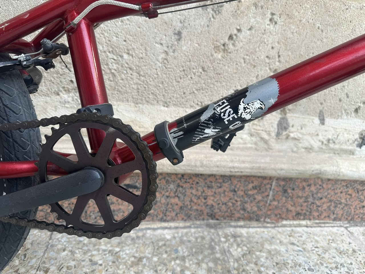 السلام عليكم
بايسكل BMX ماركة specialized نوع fuse امريكي، البايسكل والبطيخات كل قطعة مختمة بماركة البايسكل ومابيه اي قطع مبدلة
حجم 20 
تايرات ويدات وسرج مشدودات بالجديد
بريكات امامي وخلي شغال وبيه شيالات بالويل الخلفي
مابيه اي نقص ونظيف جداً ممستعمل هواية
مكاني بغداد السيدية والسعر ٢٦٥ الف


**إذا كنت صاحب هذا الإعلان وتريد حذفه لأي سبب، رجاءا أرسل رسالة إلى الدعم الفني**