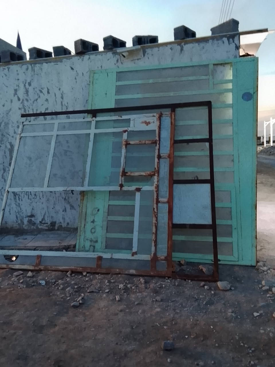 سلام عليكم جام خانات للبيع اسعر 125اوبيهن مجال الستفسار خاص او على الرقم ***********
