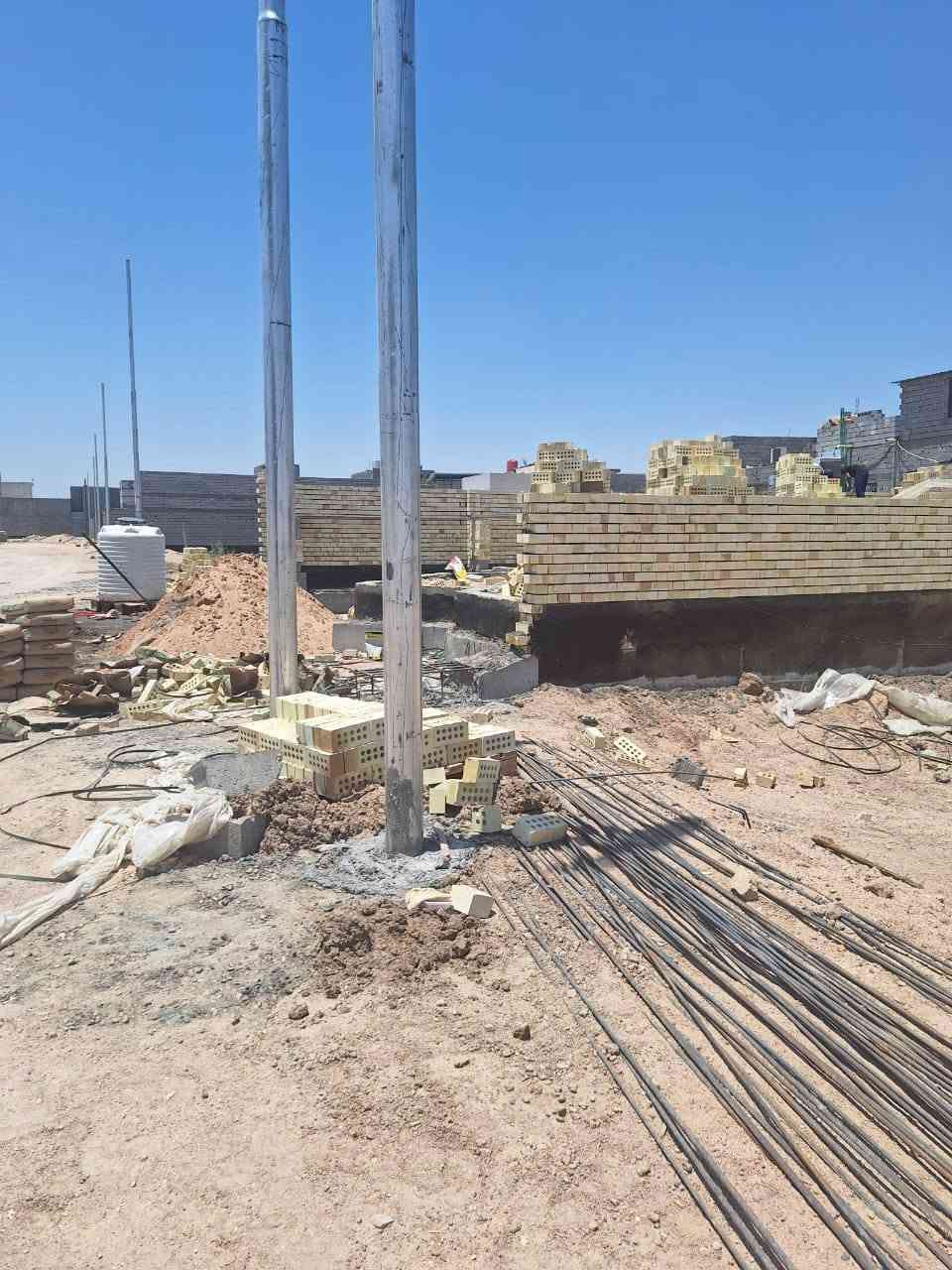 قطع للبيع مساحه 220متر قرب الشارع العام 60متر تبليط شارع 10متر ماء كهرباء مجاري مكان مميز جداا قضاء شط العرب نهر حسن للاستفسار واتساب ***********او ***********
