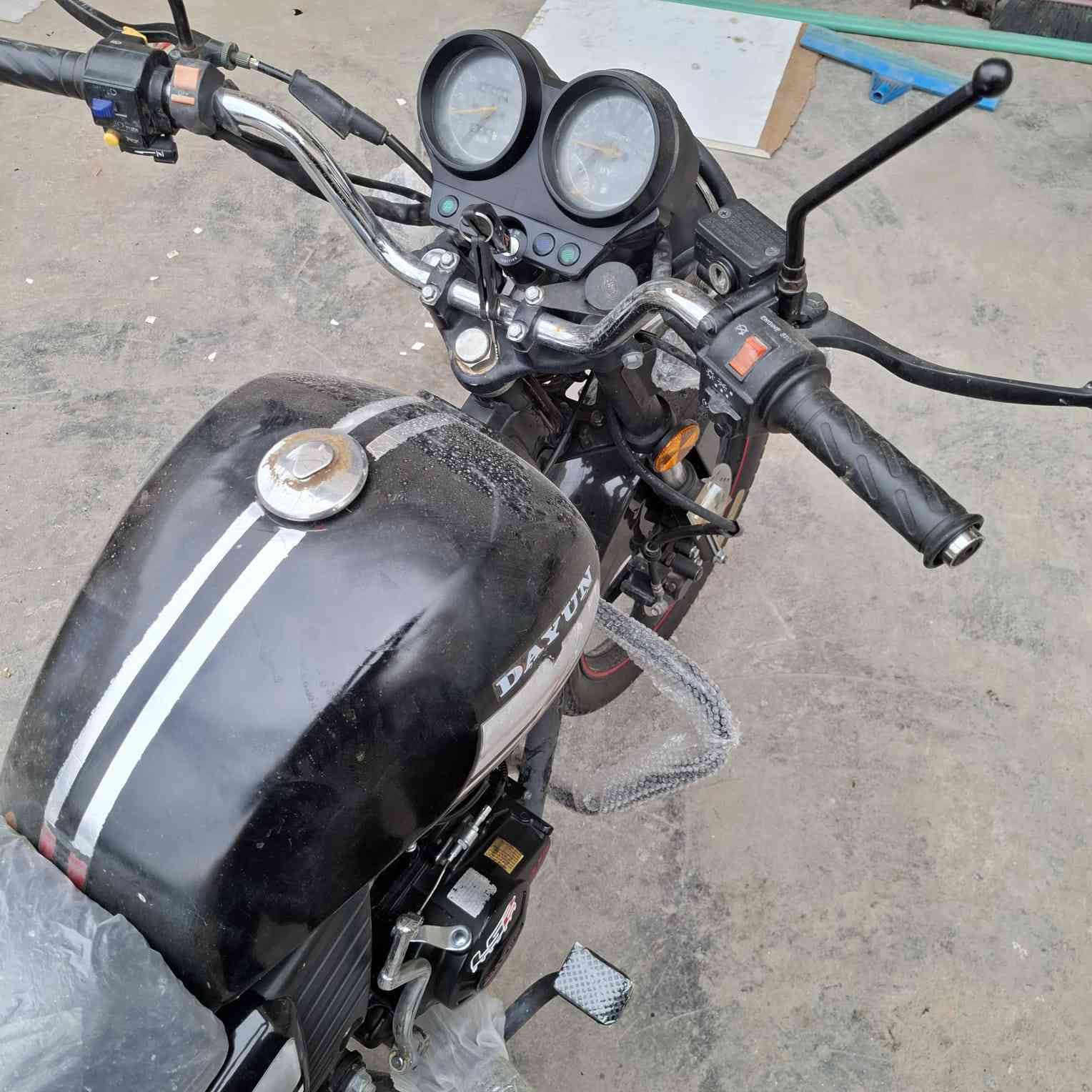 دراجه دايون أوراق أصولية باسمي موديل 21 طالعه بل 22 محرك 200كتابة حمرة دراجة جديدة حيل ومحد يطلع بيها مجودرة ومضمونة شوفة عينك هسه شلت الجادر وصورتها صورها هسه جديده بمعنى الكلمة وشرط أوراق أصولية كاملة من حسين سعرها مليون 250 وبيه مجال بسيط مكاني كربلاء شراي اتصل خاص ما اجاوب ***********
