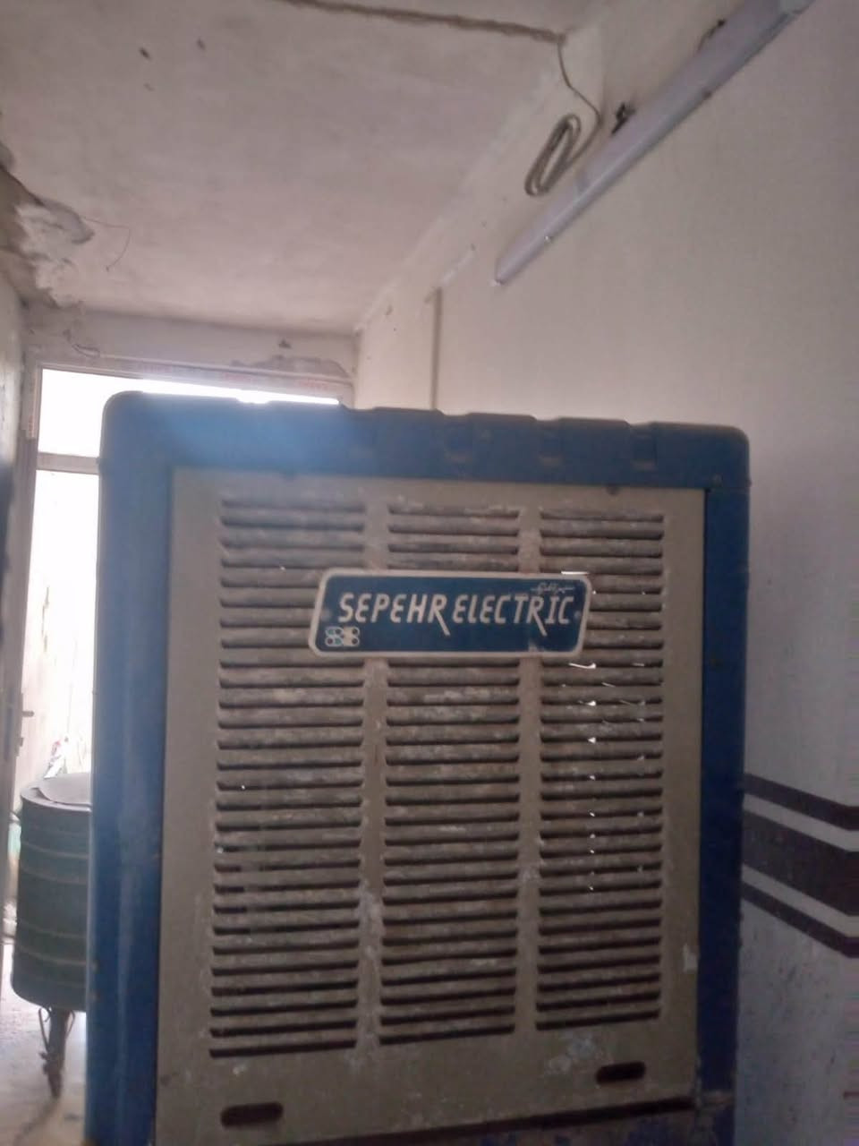 سڵاو
دوو موبەریدەی دوو نیوە
یەک ساڵ ئیشی کردوە
بەتاک دانەی بە ٧٥
هەردووکی پێکەوە بە ١٢٥
کەرکوک 
گواستنەوەی بۆناو کەرکوک لەسەر خۆمان
***********
