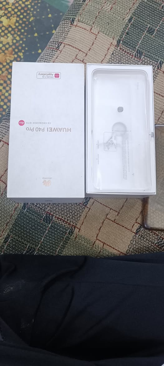 السلام عليكم
هواوي p40 برو ذاكرة 256 كارتونة شاحنة الاصليات
 نضافة 98% وبيه حافظة السعر 300 قفل مكاني بغداد الحبيبية رقمي ***********
