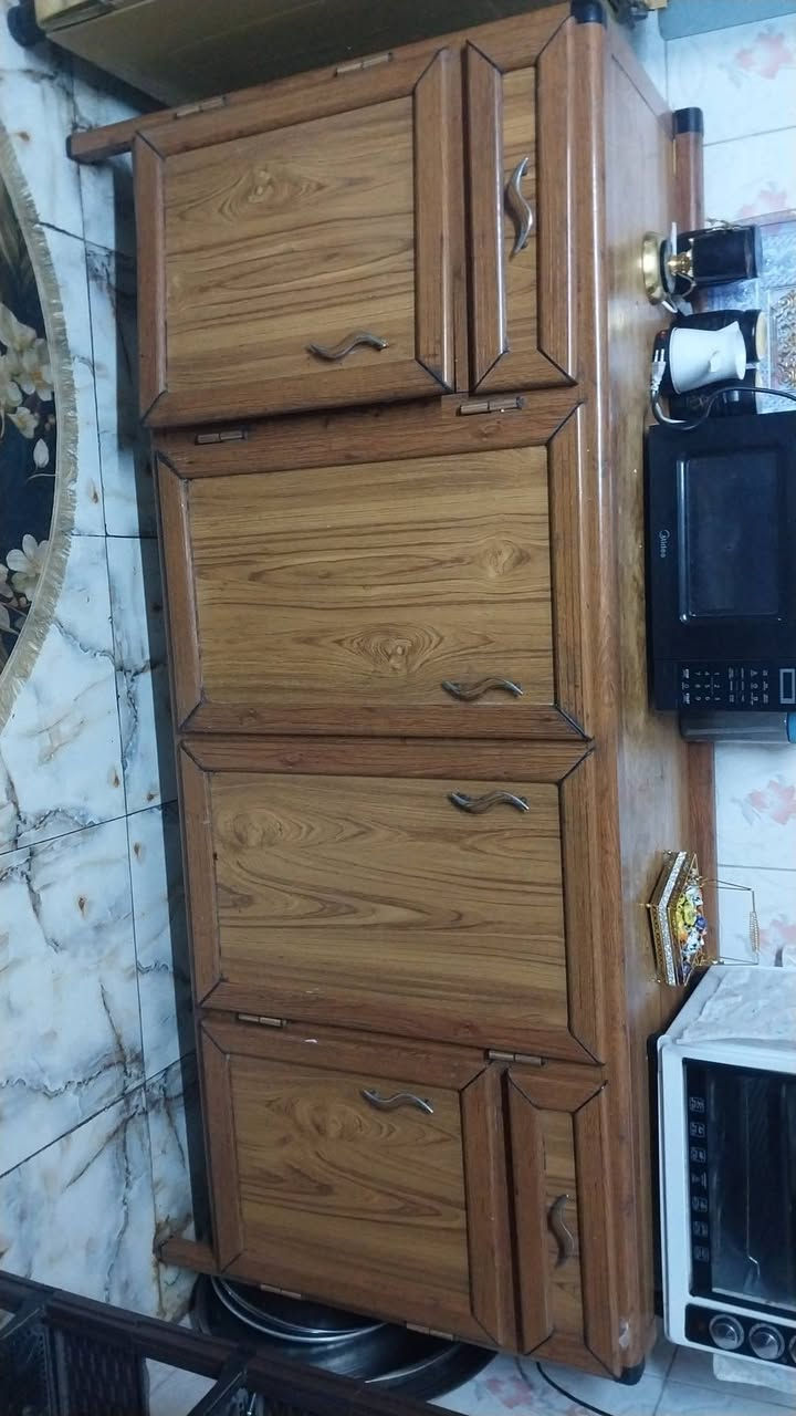 ياالله كاونتر مع ملحق نظافة ٩٠% مع سنك السنك بي ضرر باب ومجر تصليح بصيط معروض ٢٥٠ الف بي مجال قليل عنواني مدينة الحرية الثالثة سوك دباش فلكة اسماعيل العطار ***********
