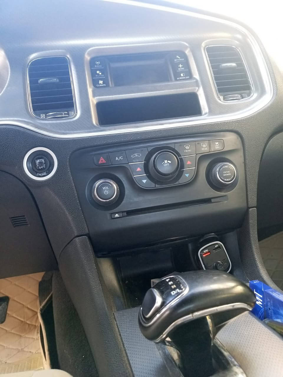 السلام عليكم جارجر 2014 متومة وكامله أربيل سنويه وملصق وأرقام انلكليزي كصه جنطة فقط تبريد تدفئا تخم تاير حداديه سياره جديده العنوان البصرة ابي الخصيب السعر 60 
***********
