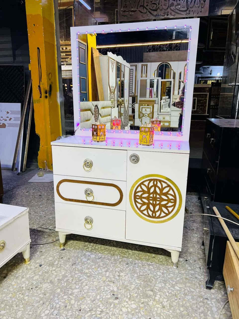 غرفة نوم مستعملة🇹🇷
موديله حديث 💥
 نضافة90 ٪💯
عدد القطع / 5 
نضام / أبواب 💢
أناره شغاله 💡
سعرها / 475 قفل 💸
شد ونقل داخل بغداد مجاني🚛
يوجود توصيل محافضات 🚛


**إذا كنت صاحب هذا الإعلان وتريد حذفه لأي سبب، رجاءا أرسل رسالة إلى الدعم الفني**