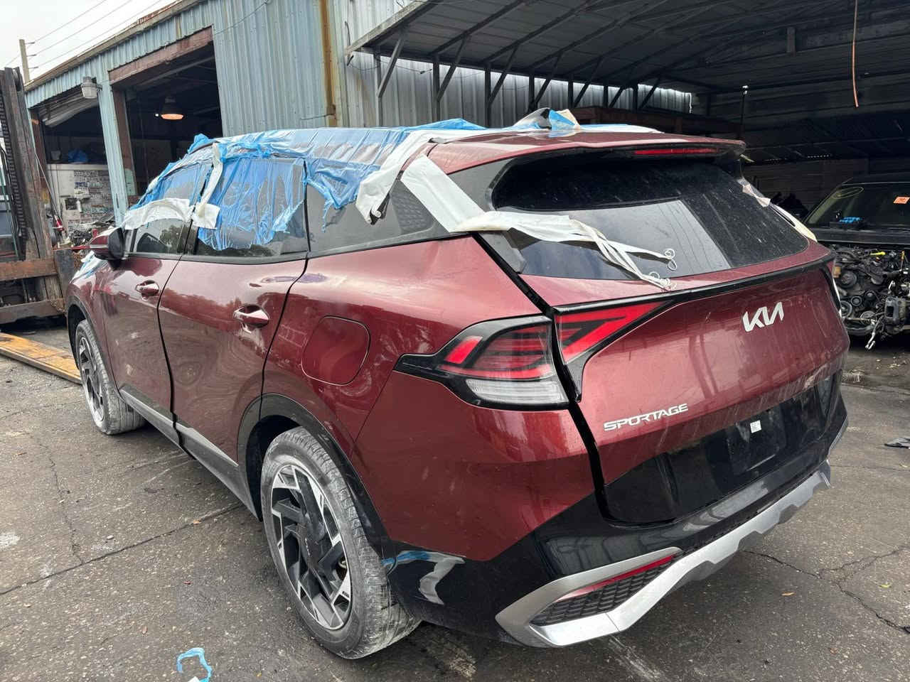 السلام عليكم زبائنه الكرام 
تم وصول سبورتج تفصيخ وارد امريكي لون احمر متوفر جميع قطع السياره اصلي تفصيخ 
***********
العنوان سوق بغداد شارع النضال القصر الابيض مقابل وزاره التعليم العالي
https://maps.app.goo.gl/rSjf4bUpGKV1AX8d8?g_st=ic
