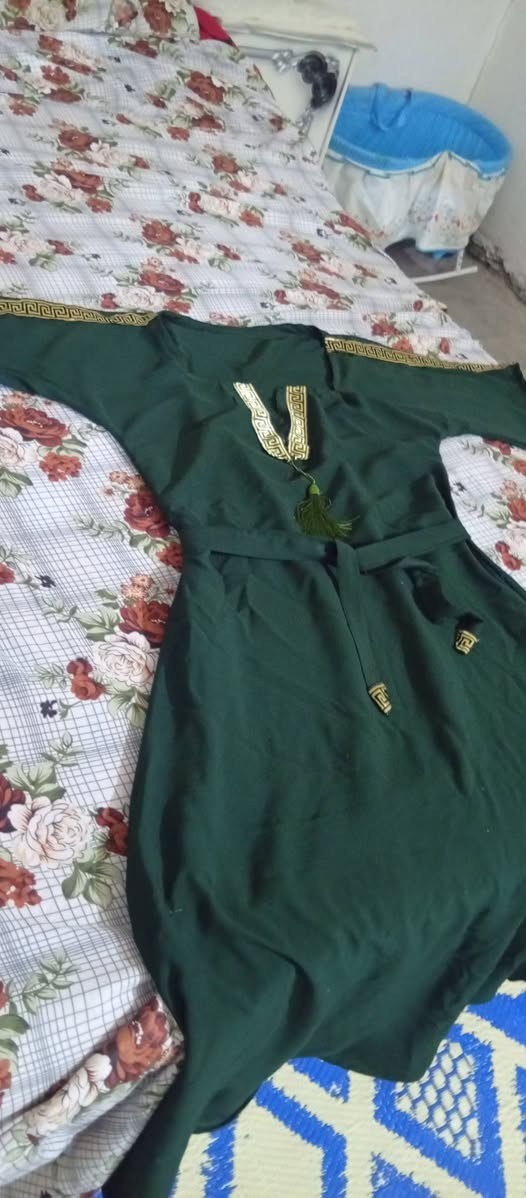 مساء الخير خياطه الزهور للنزلات. وجميع الملابس النسائيه ولاطفال   وتلبيس كراسي وتجهيز مطبخ كامل غسالات ثلاجه براد وقماش لاصلي اي نوعيه تردينه والقماش مشجر وساده التحب تحجز تدخلي خاص ادز مديلات وقماشات تخفيظات للعيد نزله عله 18هيه  والي 7قطع تجي ب27 وتوصيل. اما الملابس كل مديل وسعره قماش وخياط مني تجيكم جاهزه توصيل متوفر. للحجز ***********
