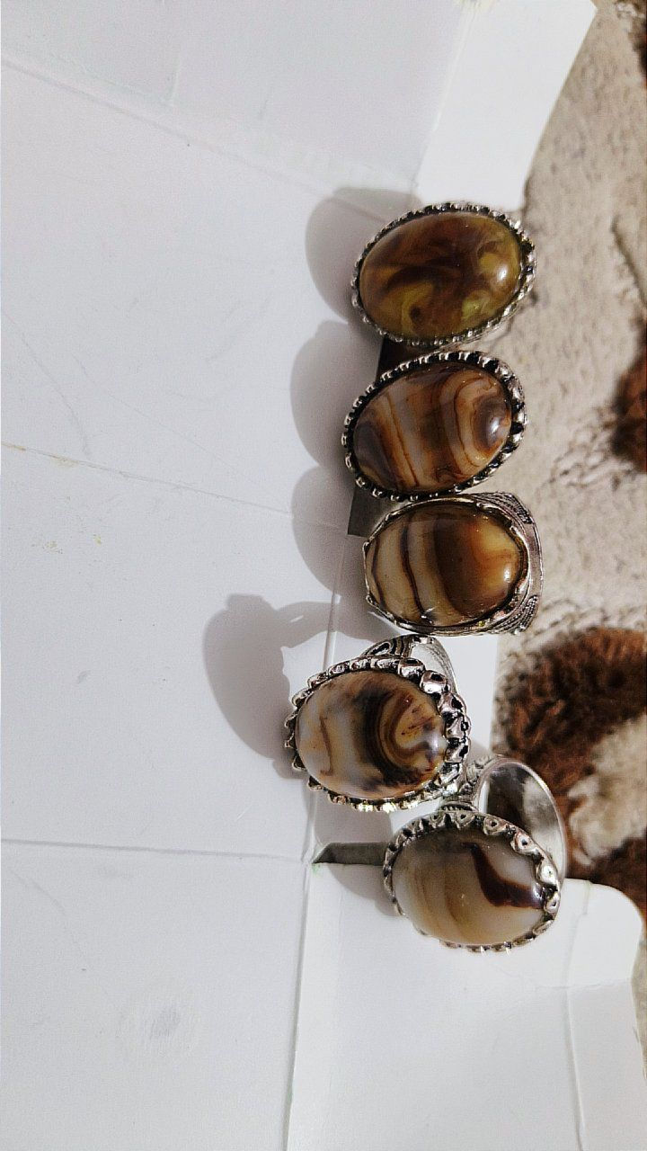 محابس بهذا الشكل طلعلي 
عندي50 محبس اليريدهم مفرد ع4
واذا كلهم شلعه جمله ع3 وبالعافية 
شيطلع يطلع بالعافية لان ماعرف بيهم 
الي على باب الله ويفيدنه يتواصل وياي


**إذا كنت صاحب هذا الإعلان وتريد حذفه لأي سبب، رجاءا أرسل رسالة إلى الدعم الفني**