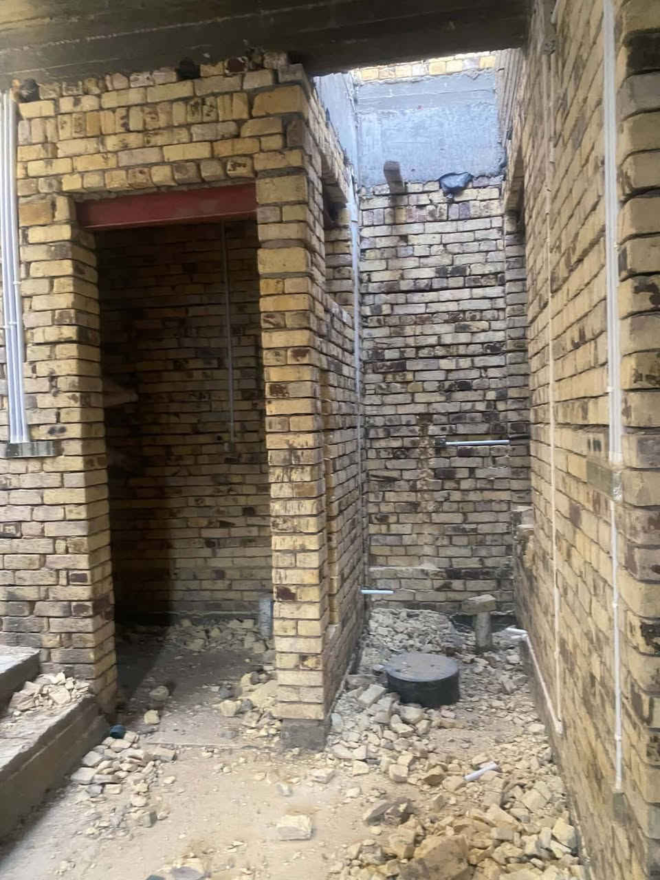 السلام عليكم مكلف بالنشر 
بيت للبيع الفرات مقابيل شركة حمورابي مساحته 100مربعه ثاني عرصه عن الشارع الرئيسي
الطابق الاول مسقف ماء كهرباء الطابق الثاني واصل  لسقف بناء جديد وخارطه مرتبه
مطلوب اسكان 40القسط الشهري 340
والباقي 100بليد
للستفسار يرجى الاتصال 
@***********

