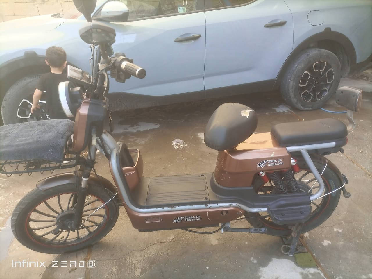 دراجه شحن للبيع
الدراجه جديده 
النقوصات البيها فقط بطاريه وعقل خربان 
السعر 128 للتواصل علا الرقم ***********
