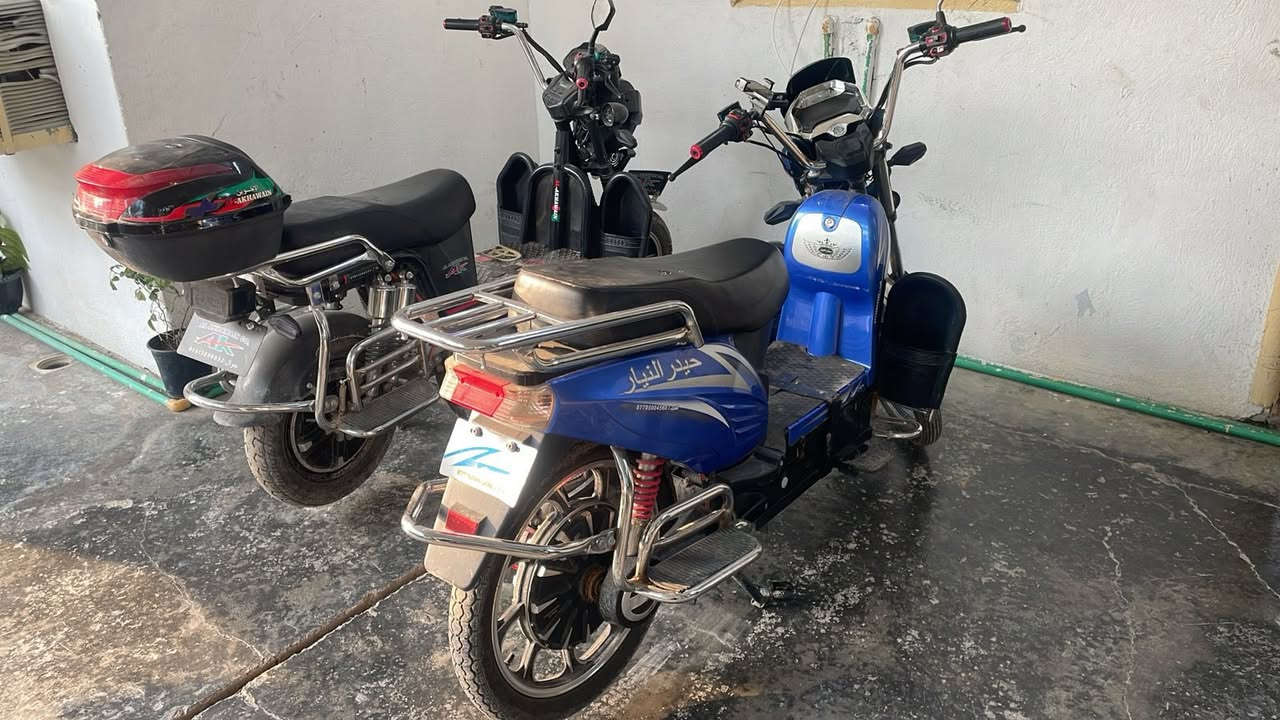 سلام عليكم  دراجه هارلي موديل 24 جديده شركت حيدر كلش نضيف وجديده. وكهربيات. وبصمه كله  ع فحص. جرص انذار تشغير ع بعد كلش كله فخص. +جبلي شركه الخواين موديل 24 بصمه  جرص انذار بطاريات ع فحص درجاجه نضيف كله فحص.  +هنا توصل ***********
