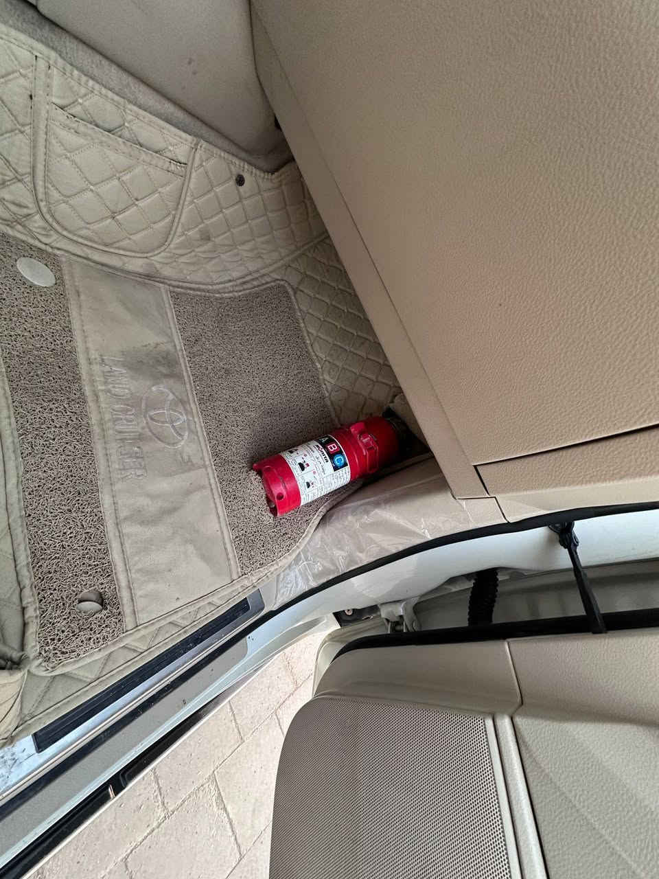 السلام عليكم
لاندكروز 2021 بريم 
رقم بغداد انكليزي بسمي السيارة
المواصفات معروفة
 فول مواصفات 
فتحة
زراك لايت 
كشنات جلد 
٦سلندر 
كشن كهرباء 
مثبت سرعه
جنطة شفط 
طفاية
ماشية 88 Km حقيقي
وباقي مواصفات الاندكروز معروضة
السيارة كفالة عامة لا ضربة ولا صبغ ولا تبديل لاحالوب 
عدا بارد اقل من  شبر  BDR بداية الجاملق الامامي 
للاستفسار *********** او عبر الواتساب
مكان السيارة النجف الاشرف 
السعر 590 وبيه مجال

ملاحظة مكلف بالنشر
