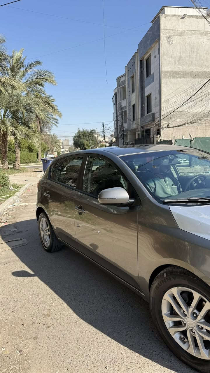 السلام عليكم فورتي للبيع 2013 بيها كم قطعة صبغ ابيع حزام ايرباكات سليمه مواصفات فول ماعدى البصمة السياره صدر كمبريسر راديتر جديد بيها مشكله بالفريز واكو صوت بالمكينه بس لا تنقيص ولا تبخير دهن  *********** السعر 78
