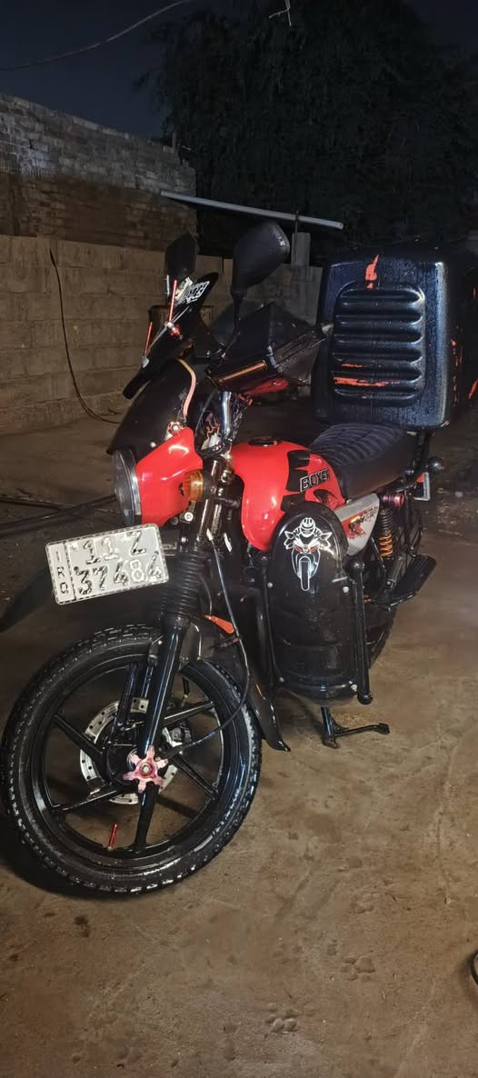 بوكسر موديل 2023 داخلة بل 2024 شهر 12مرقمة اي نقص مبيهة دراجة كاملة 
للستفسار واتساب :***********
السعر 2750000
عنواني بغداد الشعلة
