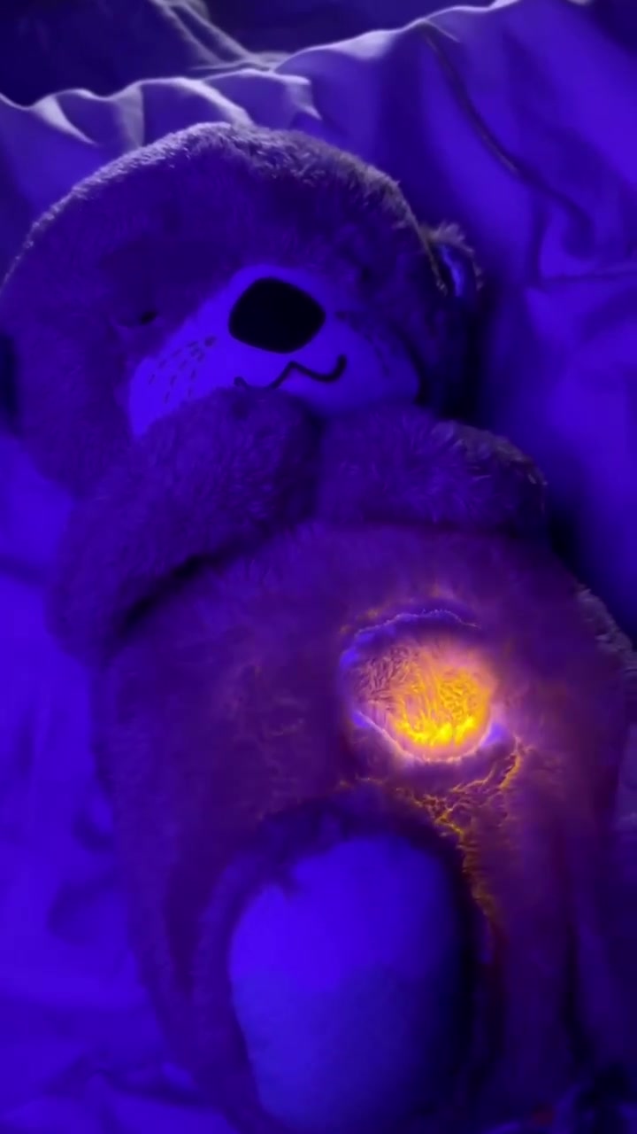 دمية الدب النائم 🧸❤️
دمية سوث اند سناجل اوتر دميه موسيقية مخملية للأطفال👶🏻 الرضع من براند فيشر برايس👶🏻 
اصلية درجة اولى 💯💯

✨​دمية على شكل حيوان الدب 

✨لهاية وموسيقية بحركة "التنفس"

 ✨للأطفال من سن الولادة فما فوق

​✨اكتشافًا حسيًا لتنشيط حواس الرؤية
 والسمع واللمس لدى طفلك

✨​تحاكي الدمية على شكل دب 

✨✨الحركة الإيقاعية للتنفس لتهدئة طفلك بشكل طبيعي

✨​قابلة للتخصيص مع ما يصل إلى 30 دقيقة من الموسيقى والأصوات

، ✨والتحكم في مستوى الصوت، والأضواء الخافتة

✨​أقمشة فائقة النعومة؛ يمكن غسلها

 ✨يغسل في الغسالة مع إزالة الإلكترونيات

✨الباقي فقط اللون البنفسجي 🟣

السعر ١٣  الف 
🚘يوجد خدمة توصيل لجميع محافظات العراق ٤ الاف🚘


**إذا كنت صاحب هذا الإعلان وتريد حذفه لأي سبب، رجاءا أرسل رسالة إلى الدعم الفني**
