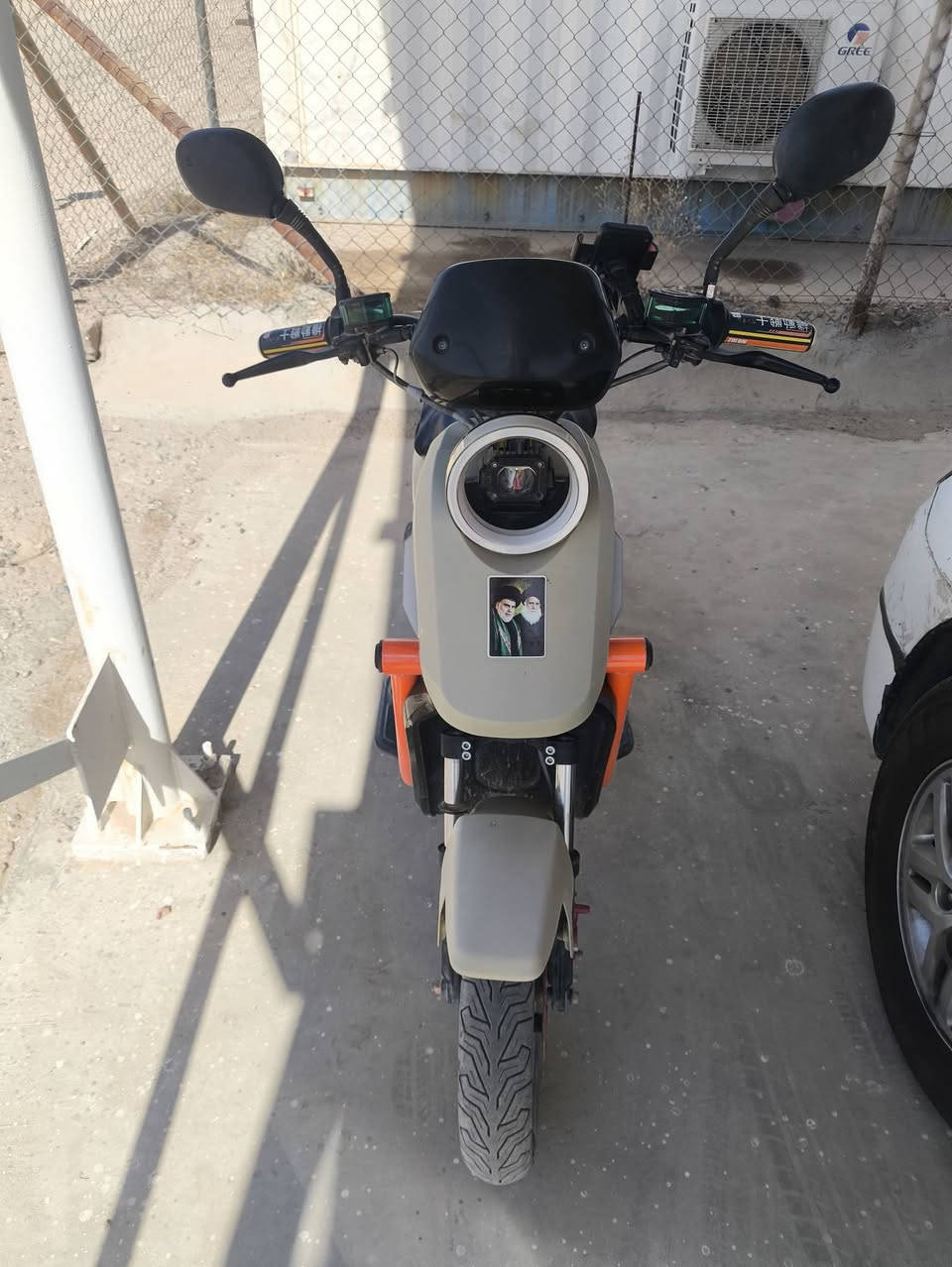 دراجة شحن F3 بطاريات 32 كفالة ب 600 ***********
