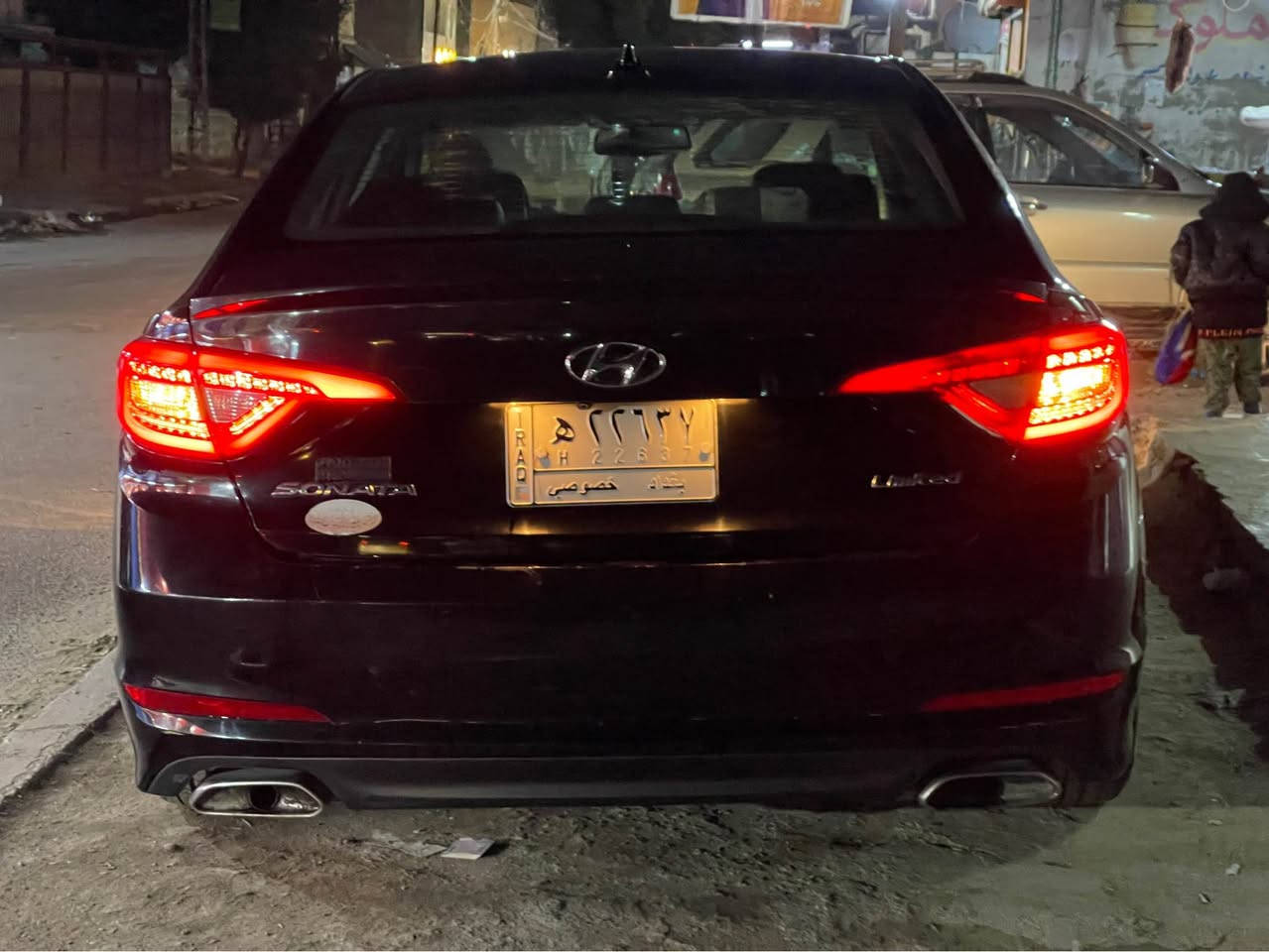 السلام عليكم

هيونداي سوناتا Limited 

- الموديل : 2016 

- وارد : امركي 

- اللون : اسود 

- حجم المحرك : 2400 GDI

- المسافة المقطوعة :  ml 98 ميل 

- الحادث : خشم البنيد من جهة اليسرة 

* ملاحضة ويوجد حادث اخر في بغداد الجاملغ و الباب الخلفي الايسر 

*  و الصور للحادثين و التصليح موجودة 

* السيارة تم تصليحها في بغداد للحادثين 

-السيارة بيها تخم تاير دنلوب الاصلي 🛞

مواصفات السيارة 🤔

-تحكم ستيرن 

- المقاعد جلد اسود 

- المقاعد الامامية كهرباء 

- المقاعد الخلفية والامامية بيها تدفئة 

- فتحة سقف ( سلايد روف ) 

- شاشة كبيرة و كاميرا دوارة 360

-الشاشة تدعم اندويد اوتو وكار بلي 

-كروس سرعة (الاحتفاظ بسرعة السيارة)

- رادار في المرايا الجانبية النقطة العمياء  

- دبل صالنصة Sport 

- انارة ترحيب بيدة البابتين الامامية

-نظام ترحيب داخلي

-ثلاث وضعيات قيادة ( ايكو ، سبورت ، عادي )

-مانع انزلاق 

- مع باقي المواصفات المعرفة لهذا الموديل و الفئة 

- الرقم : بغداد مشروع وطني باسمي 

غير متواجد على فيس بوك 

السعر  $ 133 ورقة وبيه مجال 

📍📍📍الموقع/ الدورة

الاستفسار على هذا الرقم ***********

الرقم بيه واتساب بغداد, العراق
