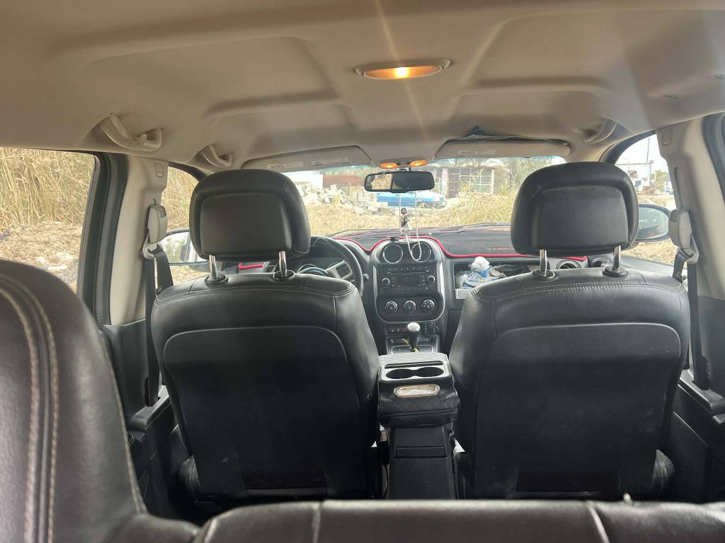 جيب كومباس موديل 16 
*********** 
سيارة سنويه باسمي ورقم دولي جديد مكينه 2400 بدون صبغ بدون ضربه ديوانية, القادسية
