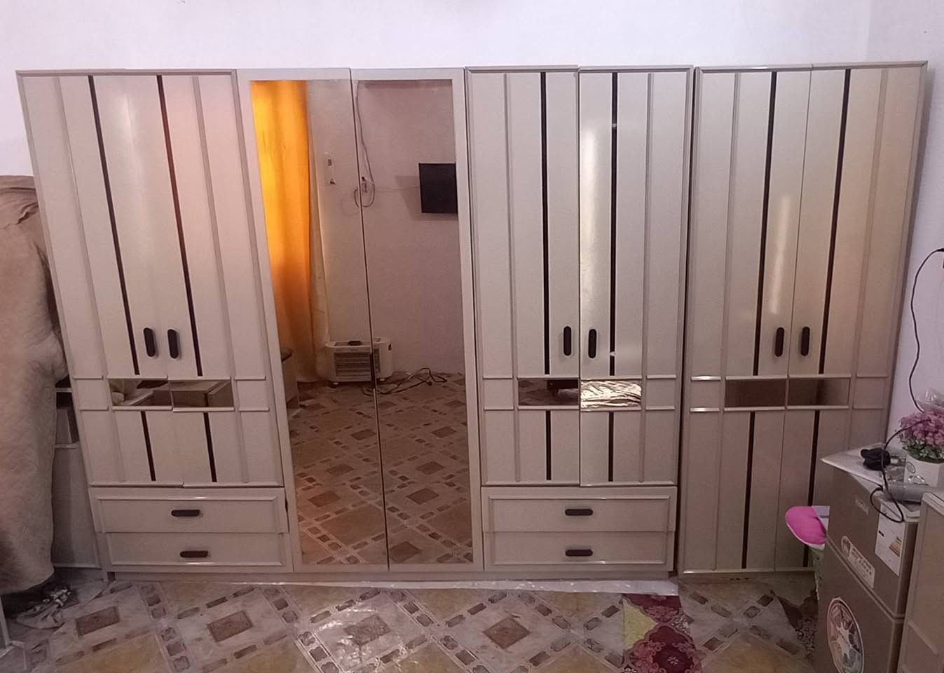 غرفه تركيه للبيع المكان العماره ***********
