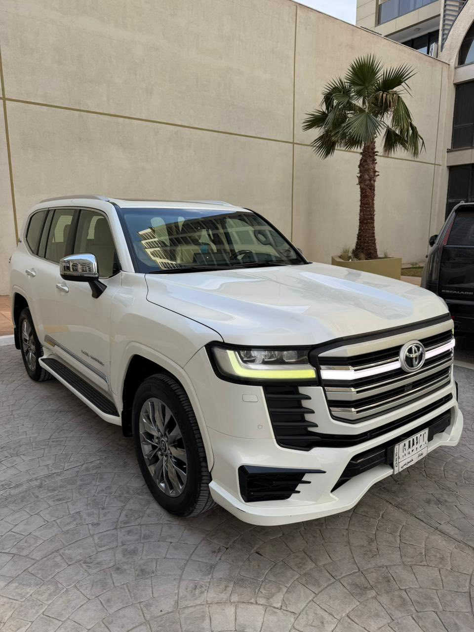 السلام عليكم 
لاندكروز ٢٠٢٢ vx بريم رقم بغداد السياره بيها مكانات بارد بسيطه فقط السعر 570$ 
***********
