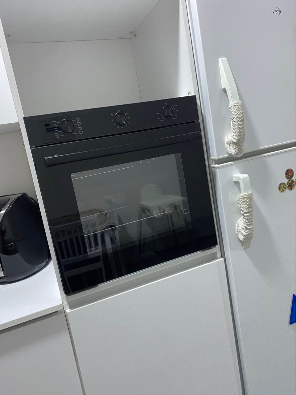 سلاوتان لێبێت بەڕێزان

ئەم فڕنی ناو کەوانتەرمان هەیە بۆ فڕۆشتن
مارکەی جۆرینجۆی ئیتاڵیە
زۆر زۆر پاکە و بێ عەیبە بەشەرتی پاک و چاکی ئەیفڕۆشم
پانکەی تیدایە هەوابڵاو دەکاتەوە
سینی و شەوایەی مریشک هەمووی لەگەڵە
شوێن سلێمانی السليمانية, العراق


**إذا كنت صاحب هذا الإعلان وتريد حذفه لأي سبب، رجاءا أرسل رسالة إلى الدعم الفني**