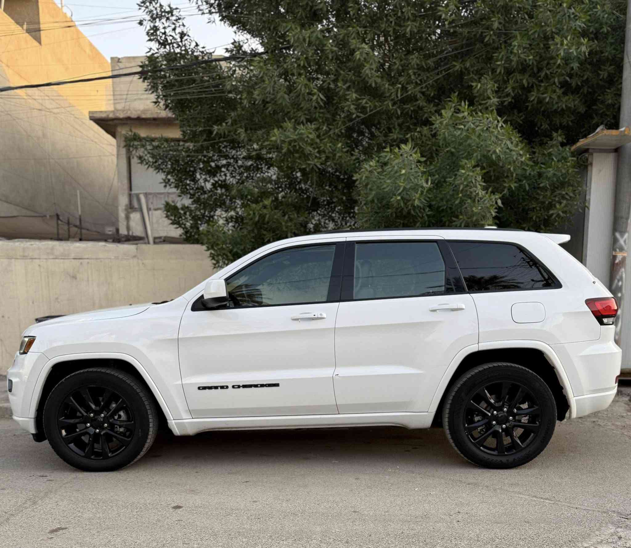 جيب لاريدو بلاك توب 2021
وارد امريكي
محرك 6 سلندر 3600
كير 8 نمر 
رقم بغداد ماشيه 87 الف 
ضررها من امريكا جاملغ يمنه وبنيد صور الحادث مرفقه
وبلعراق انطخت عندي بلجاملغ الخلفي 
-بصمه دخول ذكي للسائق والراكب
-فتحة سقف
-رادار امامي
-كامرا تحديد مسار 
-شاشه جبيره
-كشنات جلد وكنتارا
-كشنات تدفئة وتدفئة ستيرن
-نقاط عمياء +هيتر تدفئه
-دمام خلفي
-صندوك كهرباء
-اوتو ستارت ستوب
-لايت اسود لد زنون
-اشارة لد
-بك لايت لد اسود
-ويل حجم 20 
-فورويل 
-تشغيل عن بعد
-كامرا دواره
-داخل اسود
-جام امامي اوتو
-تبريد خلفي 
-تحكمات ستيرن امامي خلفي 
-نظام سبورت ايكو 
-رادار خلفي مانع تصادم عند الرجوع
-حساسات خلفية 
-سستم صوت محيطي
السعر 265 
العنوان بغداد 
للاستفسار ***********
