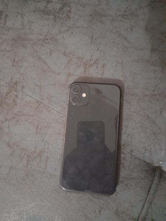 سلام عليكم آيفون١١عادي للبيع لون اسود تليفون نضيف ستعمال بيت مستبدل بطاريه اصليه فقط سعر ٣٥٠وبي مجال للستفسار واتساب ***********
